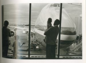 「ARRIVALS & DEPARTURES THE AIRPORT PICTURES OF GARRY WINOGRAND / Garry Winogrand」画像3