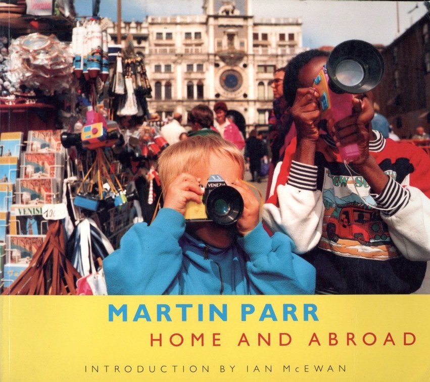 「HOME AND ABROAD / Martin Parr」メイン画像
