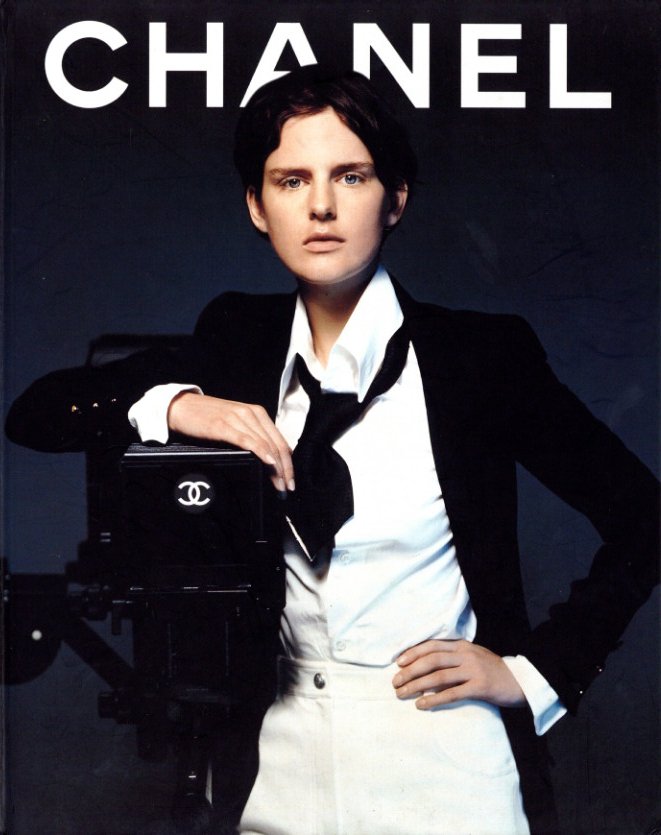 「CHANEL Spring-Summer 1997 Collection / Photo: Karl Lagerfeld」メイン画像