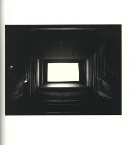 「HIROSHI SUGIMOTO THEATERS / Hiroshi Sugimoto　Foreword: Hans Belting」画像3