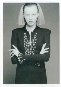 「CHANEL Automne - Hiver 1997 / Edit: CHANEL 　Photo: Karl Lagerfeld」画像2