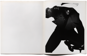 「Yohji Yamamoto pour homme Automne hiver 88.89 / 写真：ニック・ナイト　アート・ディレクション：マーク・アスコリ」画像3