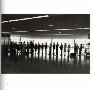 「ARRIVALS & DEPARTURES: THE AIRPORT PICTURES OF GARRY WINOGRAND / Photo: Garry Winogrand　Edit: Alex Harris,Lee Friedlander」画像1
