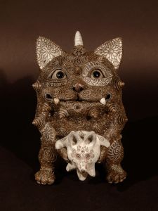 白狐を抱えた猫神／田崎太郎（Cat god holding a white fox／Taro Tasaki)のサムネール