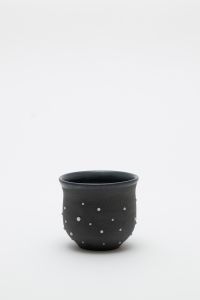 黒泥土つぶつぶぐい呑み／村田言恵（Black Clay Sake Cup／Kotoe Murata)のサムネール