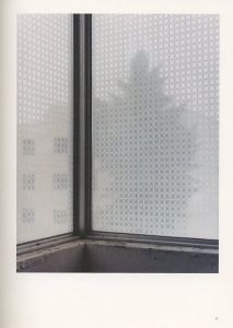 「暗なきところで逢えれば / 写真：米田知子　編：東京都写真美術館」画像1