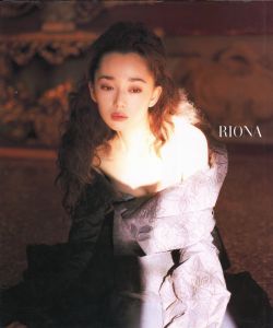RIONA / 写真： 篠山紀信　モデル： 葉月里緒菜