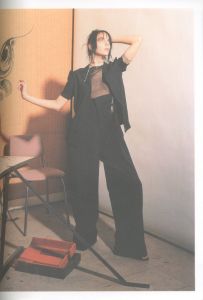 「YOHJI YAMAMOTO Spring Summer 1999 / 写真：イネス・ヴァン・ラムスウィールド、ヴィノード・マタディン」画像3