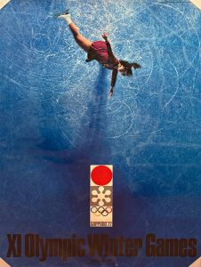 「1972年 冬季札幌 オリンピックポスター 第一号〜第四号　全シート揃 / 第一号 デザイン：河野鷹思　第二号 デザイン：亀倉雄策　写真：藤川清　第三号 デザイン：亀倉雄策　写真：小川隆之　第四号 デザイン：細谷巖　写真：石川賢治」画像3